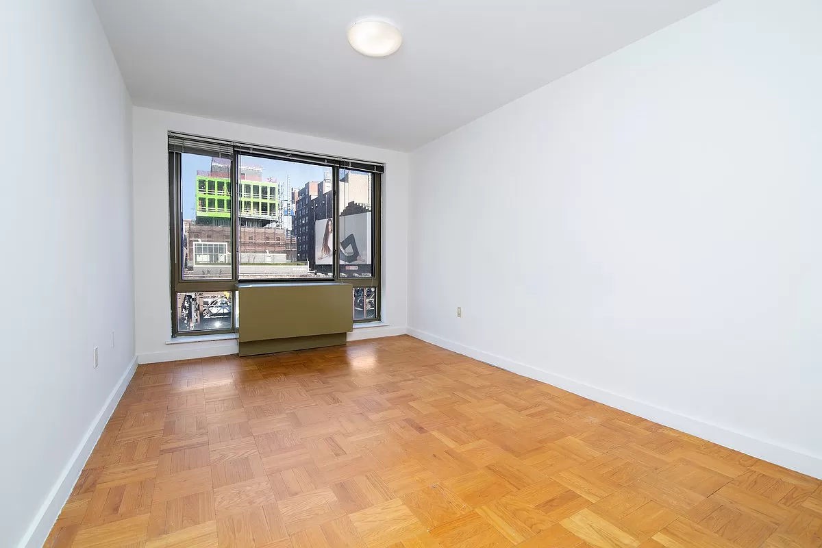 460 West 20th Street 7G, Chelsea, Downtown, NYC - 2 Bedrooms  
2 Bathrooms  
3 Rooms - 