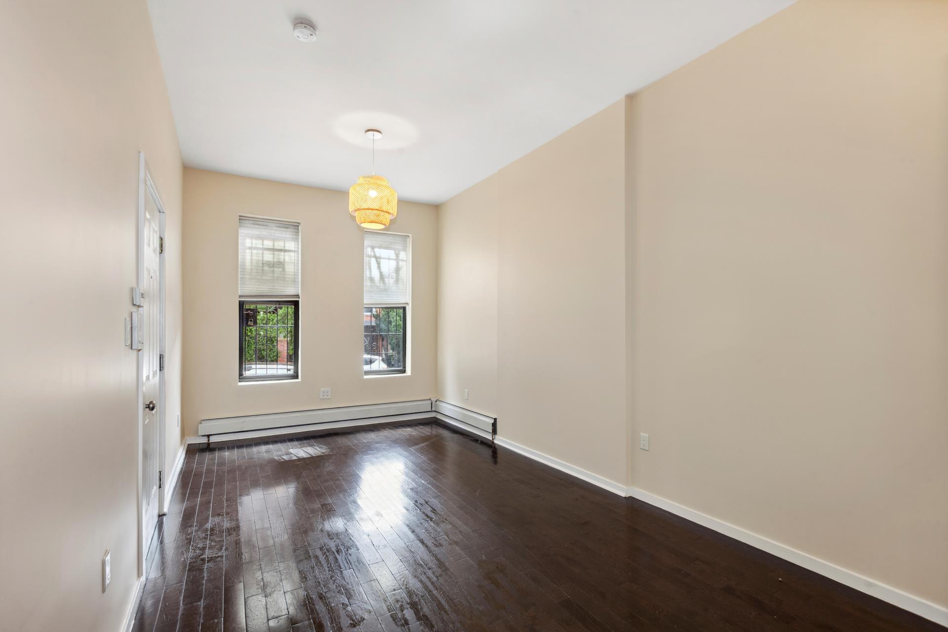 187 16th Street 1L, South Slope, Brooklyn, New York - 2 Bedrooms  
1 Bathrooms  
5 Rooms - 