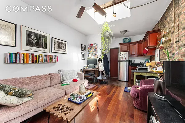 279 East Houston Street 4D, Lower East Side, Downtown, NYC - 1 Bedrooms  
1 Bathrooms  
2 Rooms - 