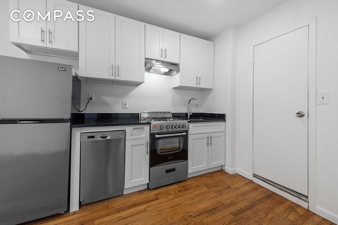 279 East Houston Street 3C, Lower East Side, Downtown, NYC - 1 Bedrooms  
1 Bathrooms  
2 Rooms - 