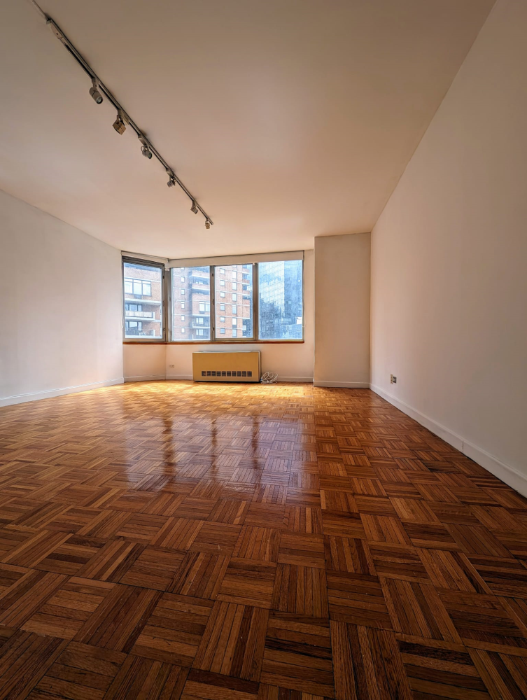 500 West 43rd Street 28D, Hells Kitchen, Midtown West, NYC - 1 Bathrooms  
2 Rooms - 