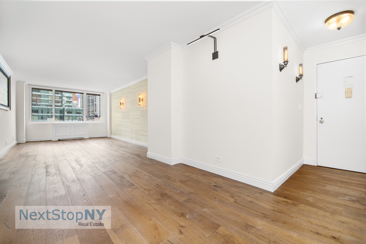 245 East 54th Street 7D, Sutton, Midtown East, NYC - 1 Bedrooms  
1 Bathrooms  
4 Rooms - 