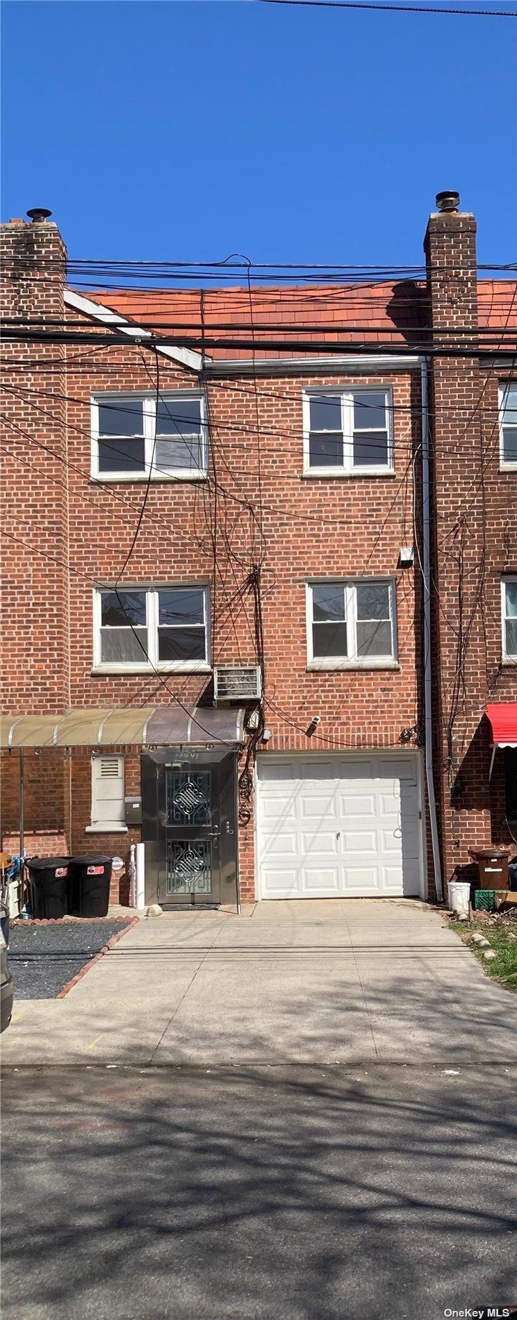 136-07 59th Avenue, Corona, Queens, New York - 1 Bedrooms  
1 Bathrooms  
3 Rooms - 