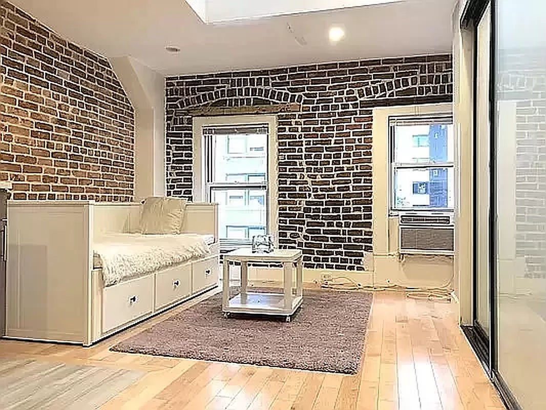 125 East 39th Street 5F, Murray Hill, Midtown East, NYC - 1 Bedrooms  
1 Bathrooms  
4 Rooms - 