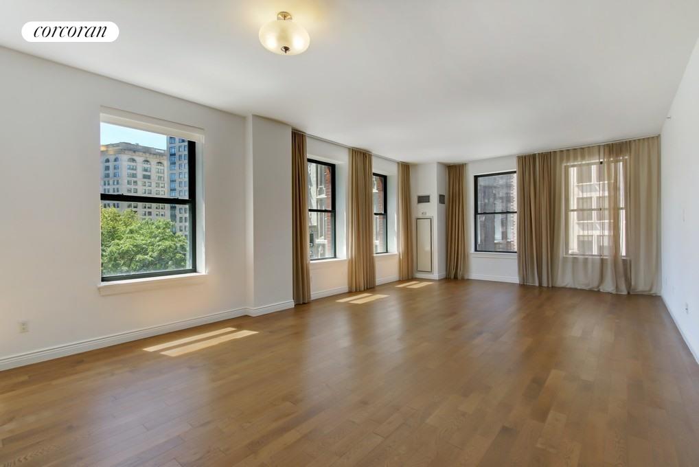 225 5th Avenue 5J, Nomad, Downtown, NYC - 3 Bedrooms  
2.5 Bathrooms  
5 Rooms - 