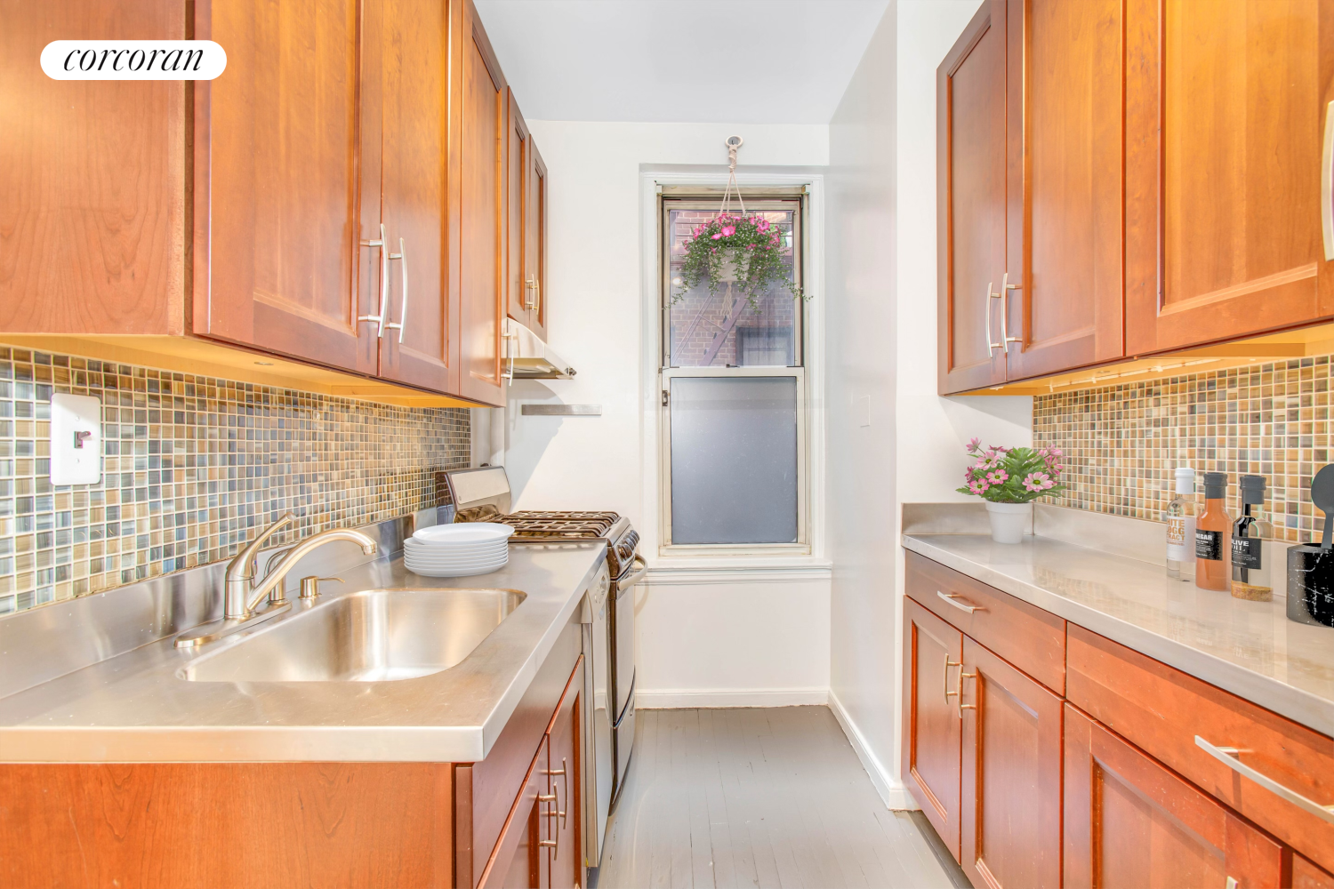 585 W 214TH Street, New York, NY 10034, 2 Bedrooms Bedrooms, 4 Rooms Rooms,1 BathroomBathrooms,Residential,For Sale,214TH,RPLU-33422931191