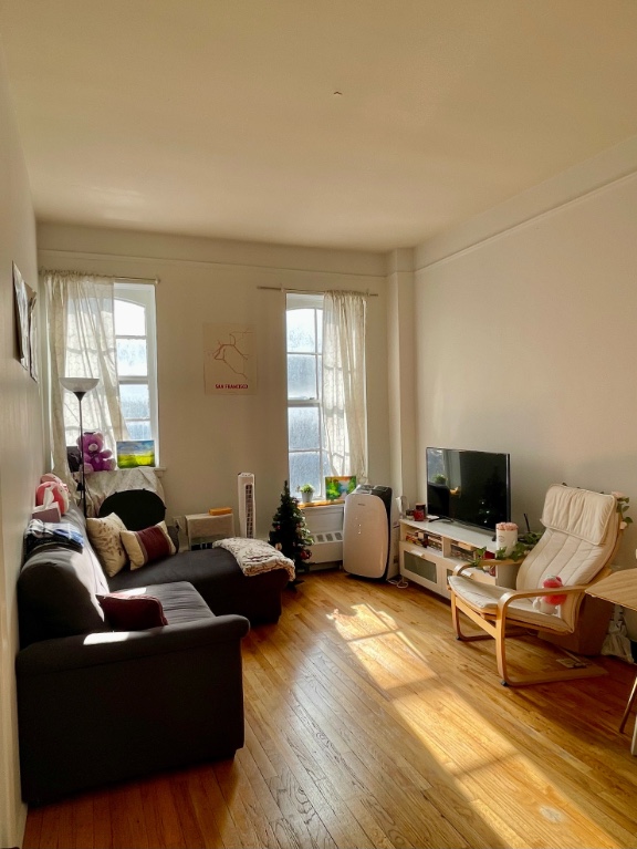 Photo 1 of 1555 2nd Avenue 2F, Upper East Side, NYC, $2,450, Web #: 1064823986