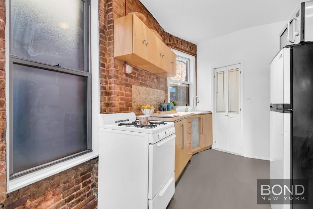 715 9th Avenue, New York, NY 10019, 2 Rooms Rooms,1 BathroomBathrooms,Residential,For Sale,9th,RLMX-98333