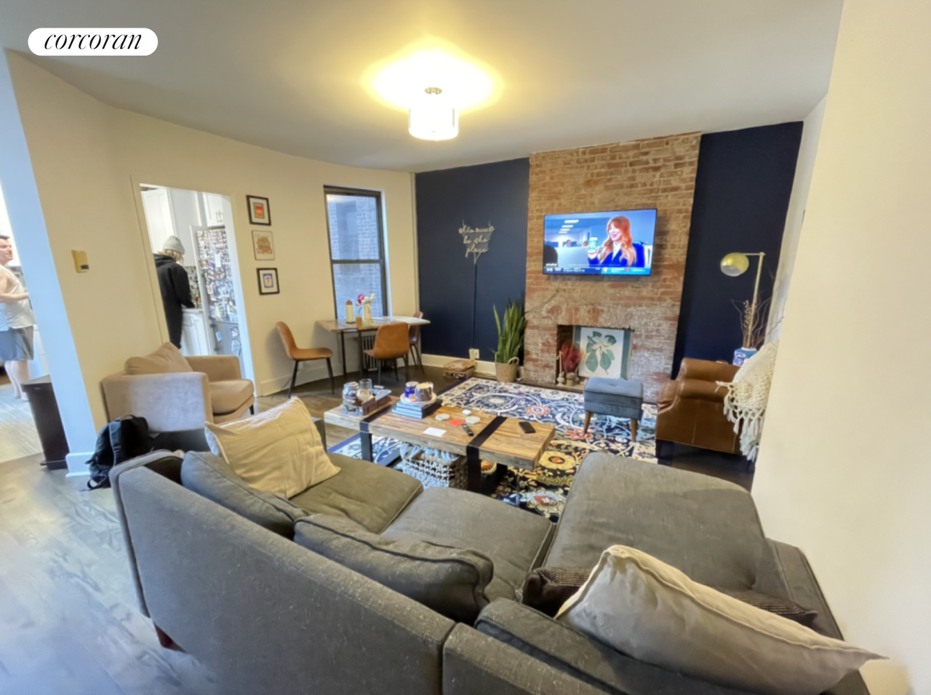 322 West 47th Street 2R, Hells Kitchen, Midtown West, NYC - 2 Bedrooms  
1 Bathrooms  
5 Rooms - 