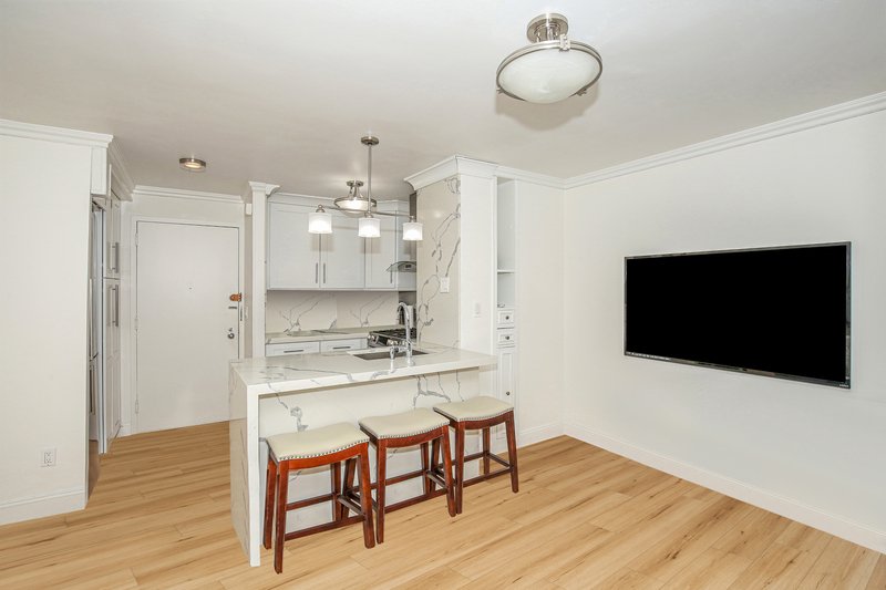 330 East 38th Street 19I, Murray Hill, Midtown East, NYC - 2 Bedrooms  
1 Bathrooms  
4 Rooms - 