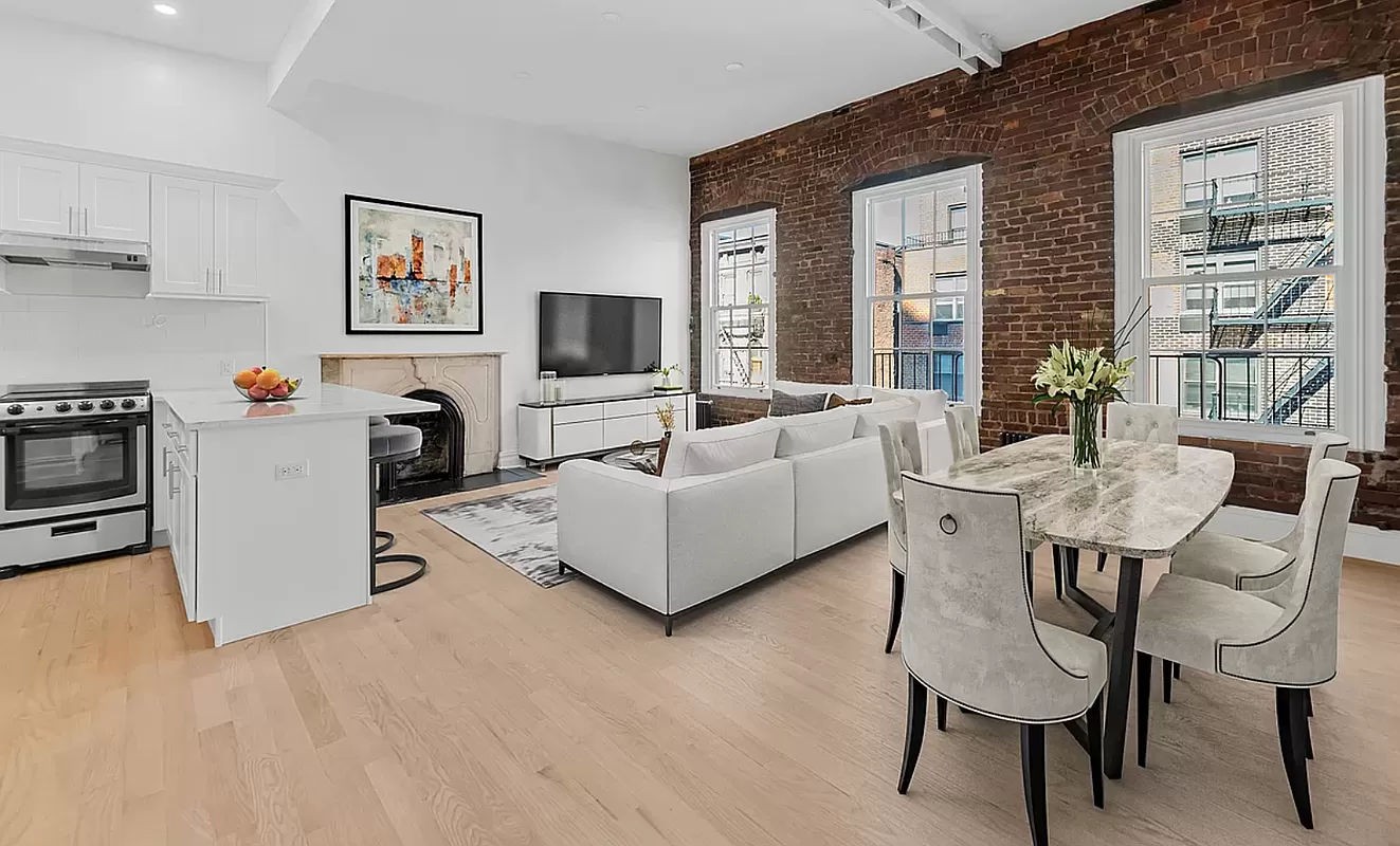 220 West 10th Street 4Ab, West Village, Downtown, NYC - 2 Bedrooms  
2 Bathrooms  
3 Rooms - 