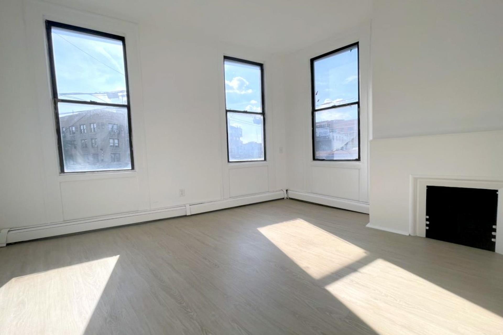 4 Stanwix Street 2R, Bushwick, Brooklyn, New York - 2 Bedrooms  
1 Bathrooms  
3 Rooms - 