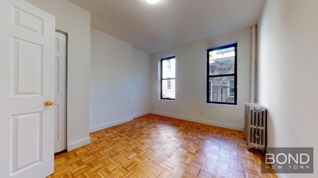 Photo 1 of 405 West 50th Street 3D, Midtown West, NYC, $2,750, Web #: 1064865116
