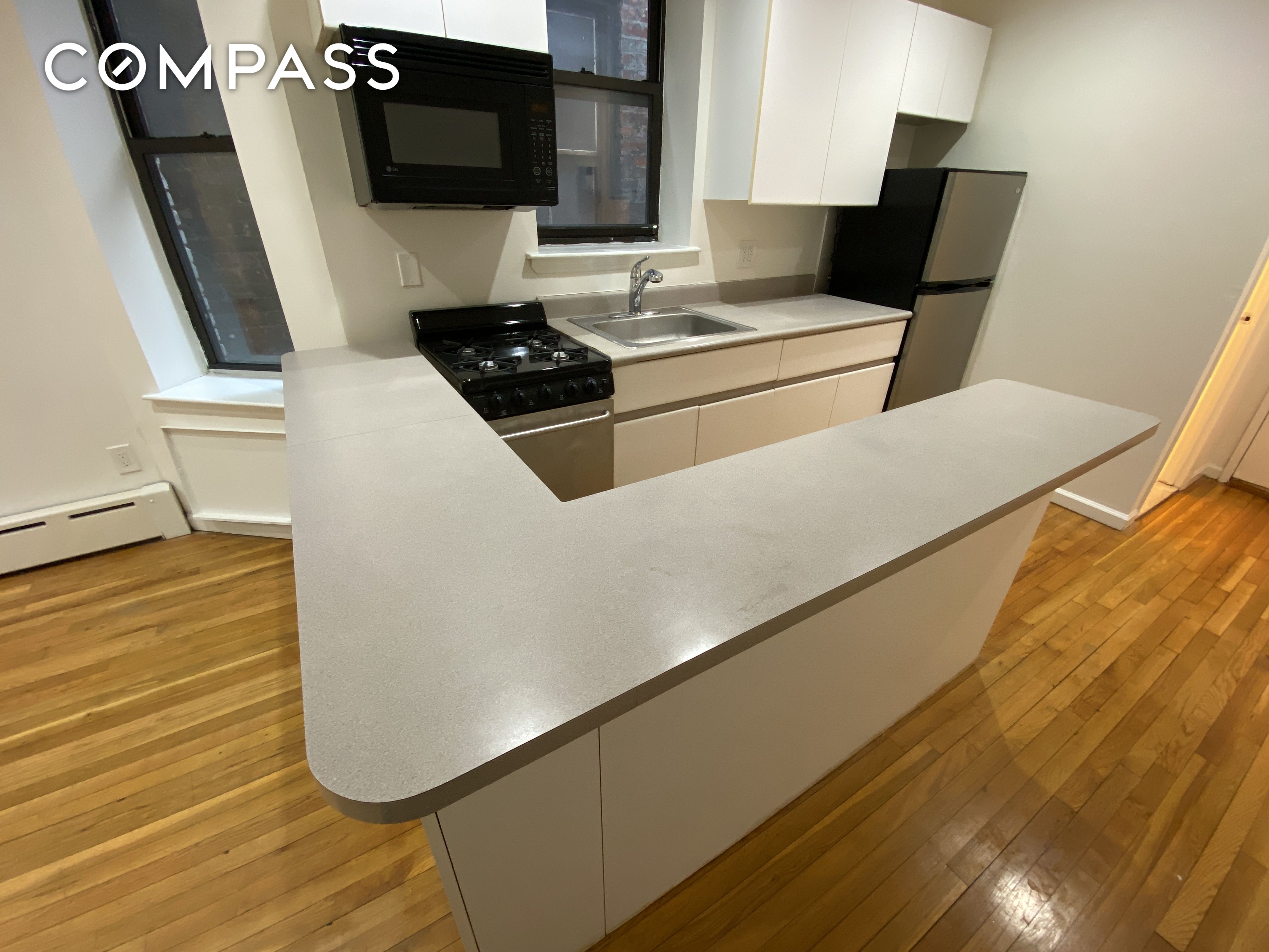 423 East 75th Street 1A, Upper East Side, Upper East Side, NYC - 3 Bedrooms  
2 Bathrooms  
2 Rooms - 
