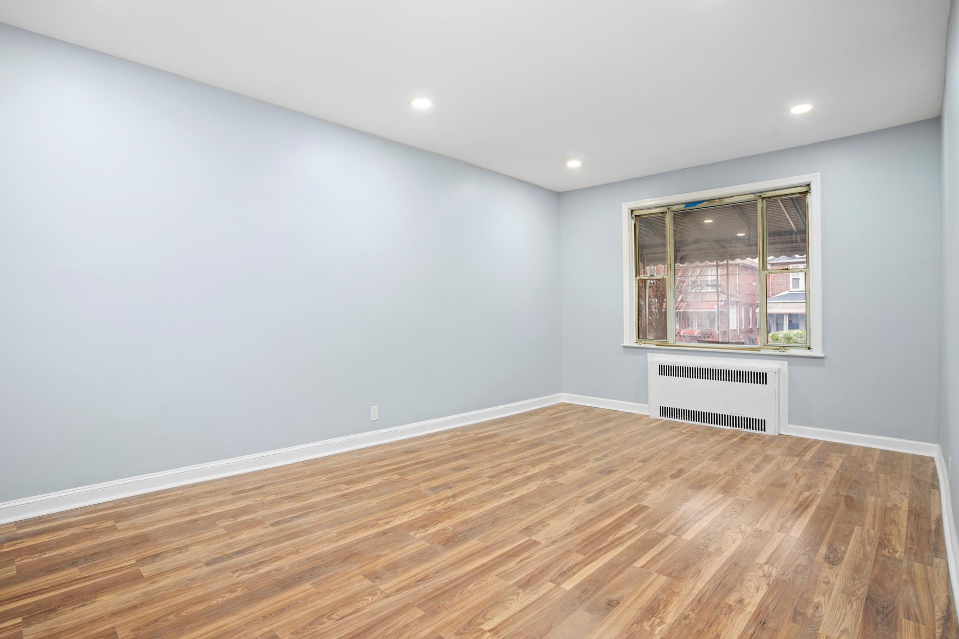 524 East 53rd Street 1, East Flatbush, Brooklyn, New York - 1 Bedrooms  
1 Bathrooms  
4 Rooms - 