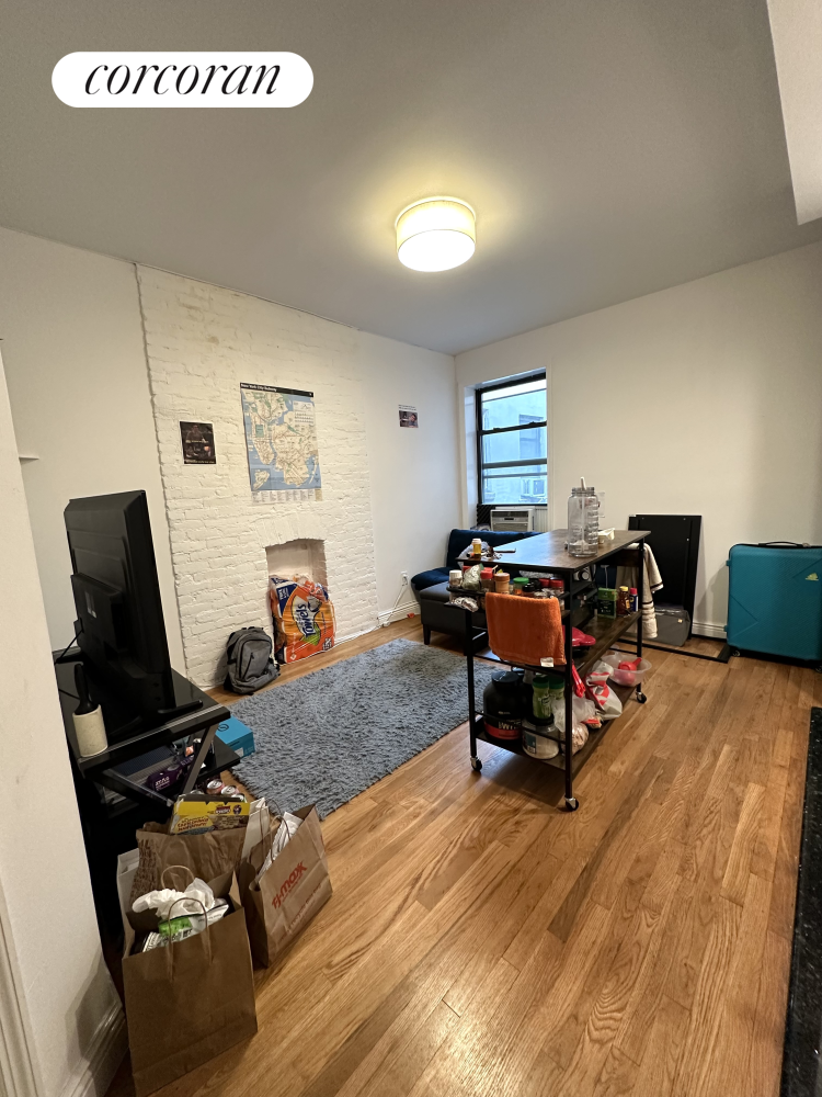 326 West 47th Street 5B, Hells Kitchen, Midtown West, NYC - 2 Bedrooms  
1 Bathrooms  
4 Rooms - 