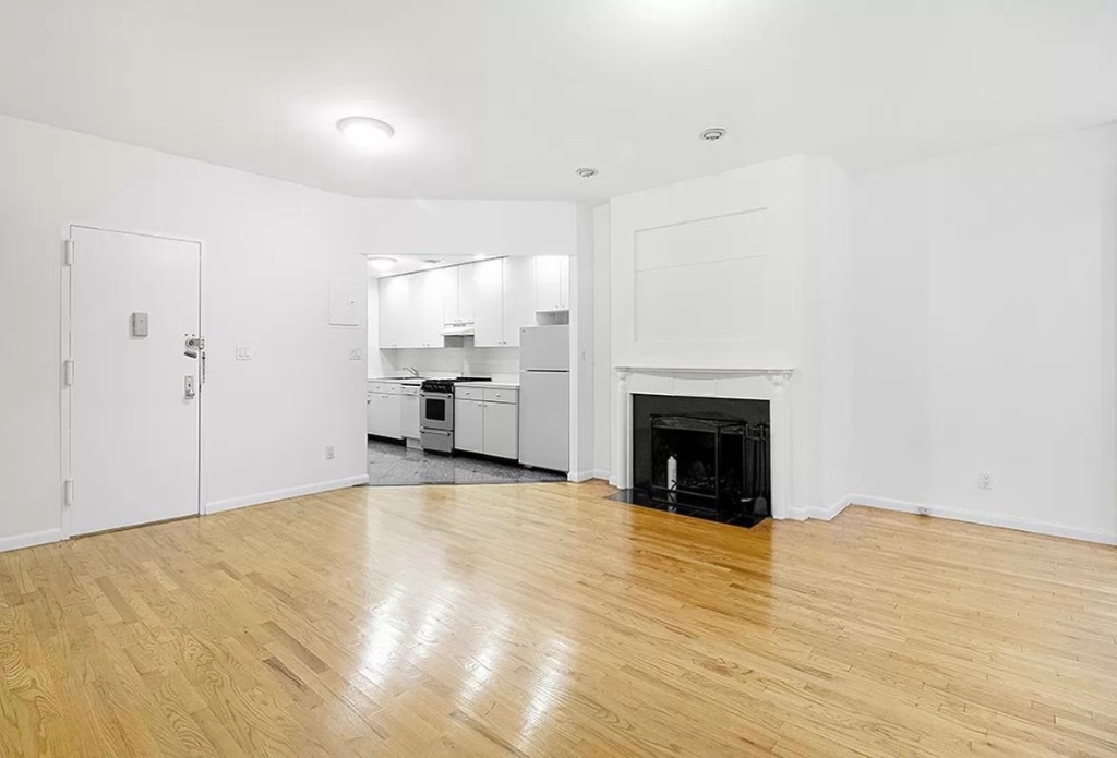 40 East 65th Street 4R, Sutton Place, Midtown East, NYC - 1 Bedrooms  
2 Bathrooms  
3 Rooms - 
