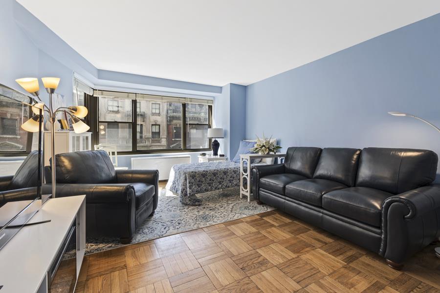 35 East 38th Street 5F, Murray Hill, Midtown East, NYC - 1 Bathrooms  
2 Rooms - 