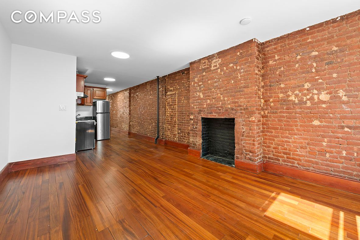 112 East 4th Street 1, East Village, Downtown, NYC - 2 Bedrooms  
1 Bathrooms  
3 Rooms - 