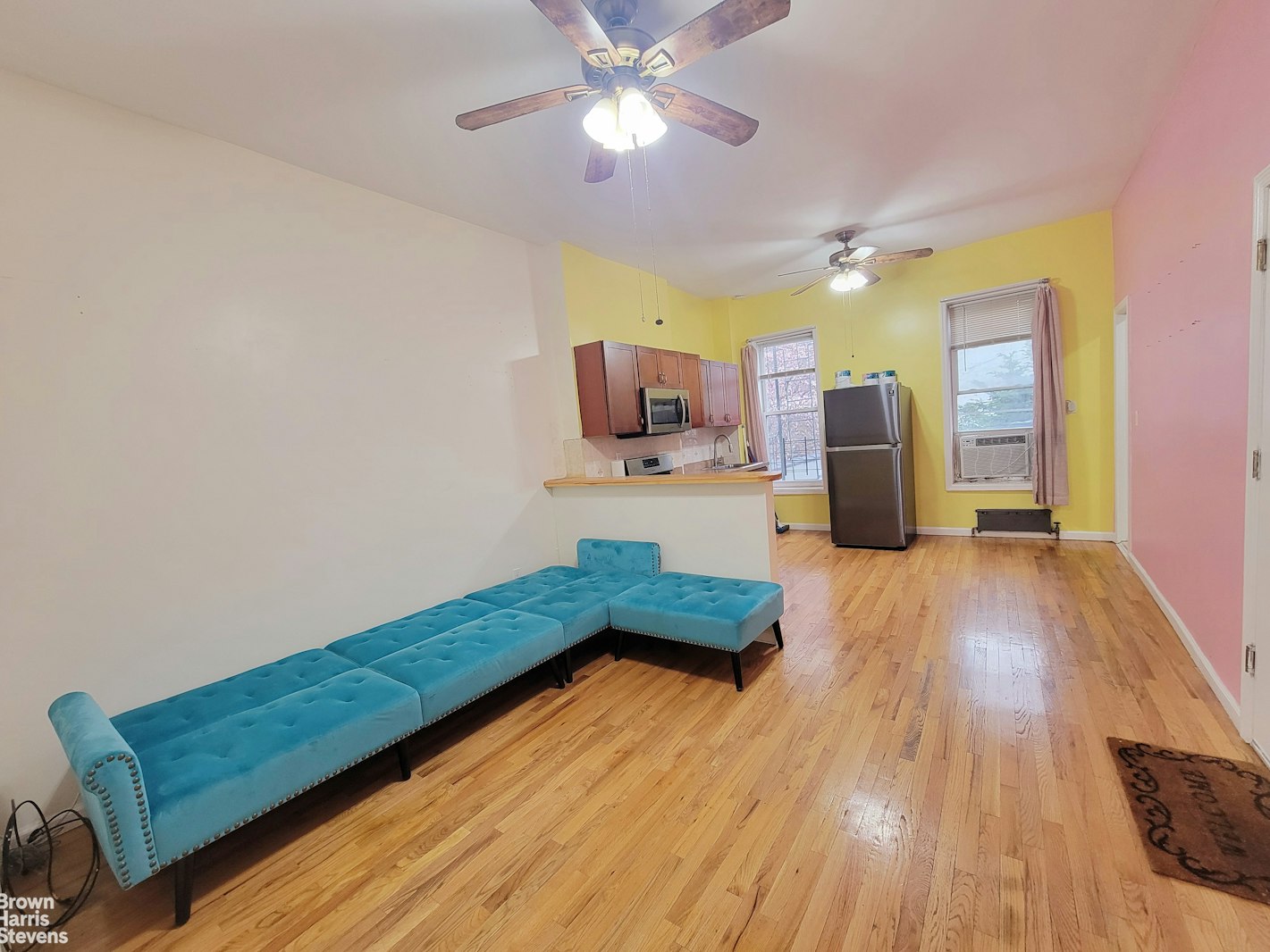 10-39 51st Avenue, Hunters Point, Queens, New York - 1 Bedrooms  
1 Bathrooms  
3 Rooms - 