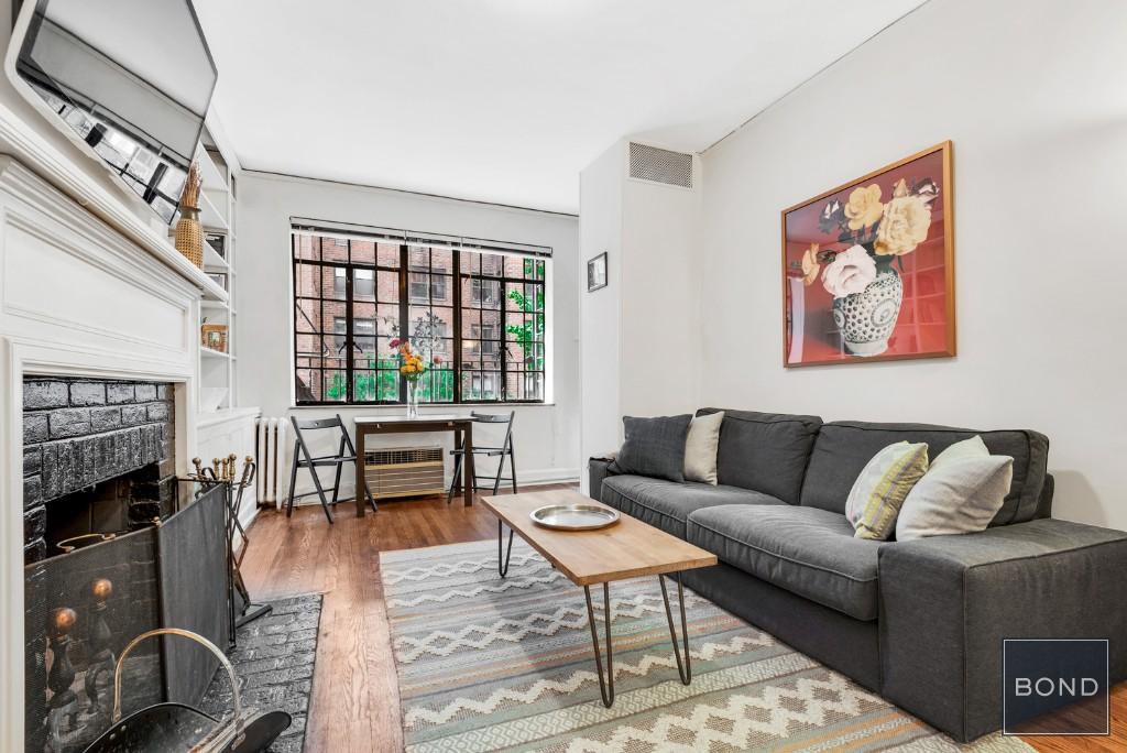 333 East 41st Street 2F, Gramercy Park And Murray Hill, Downtown, NYC - 1 Bedrooms  
1 Bathrooms  
3 Rooms - 