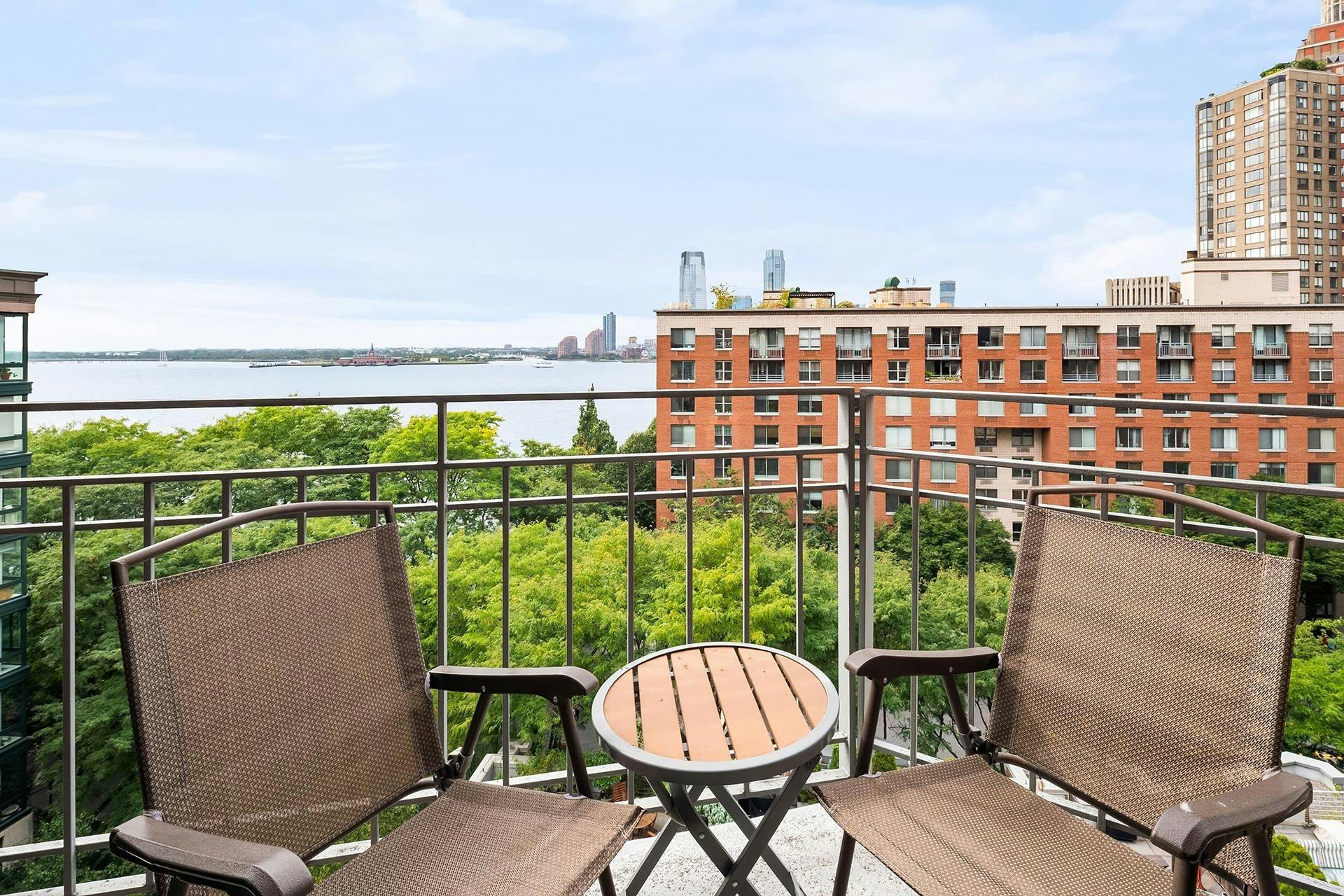 2 South End Avenue 9K, Battery Park City, Downtown, NYC - 3 Bedrooms  
3 Bathrooms  
6 Rooms - 