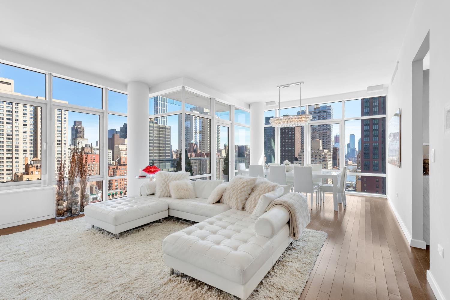 310 East 53rd Street 18A, Turtle Bay, Midtown East, NYC - 2 Bedrooms  
2.5 Bathrooms  
5 Rooms - 