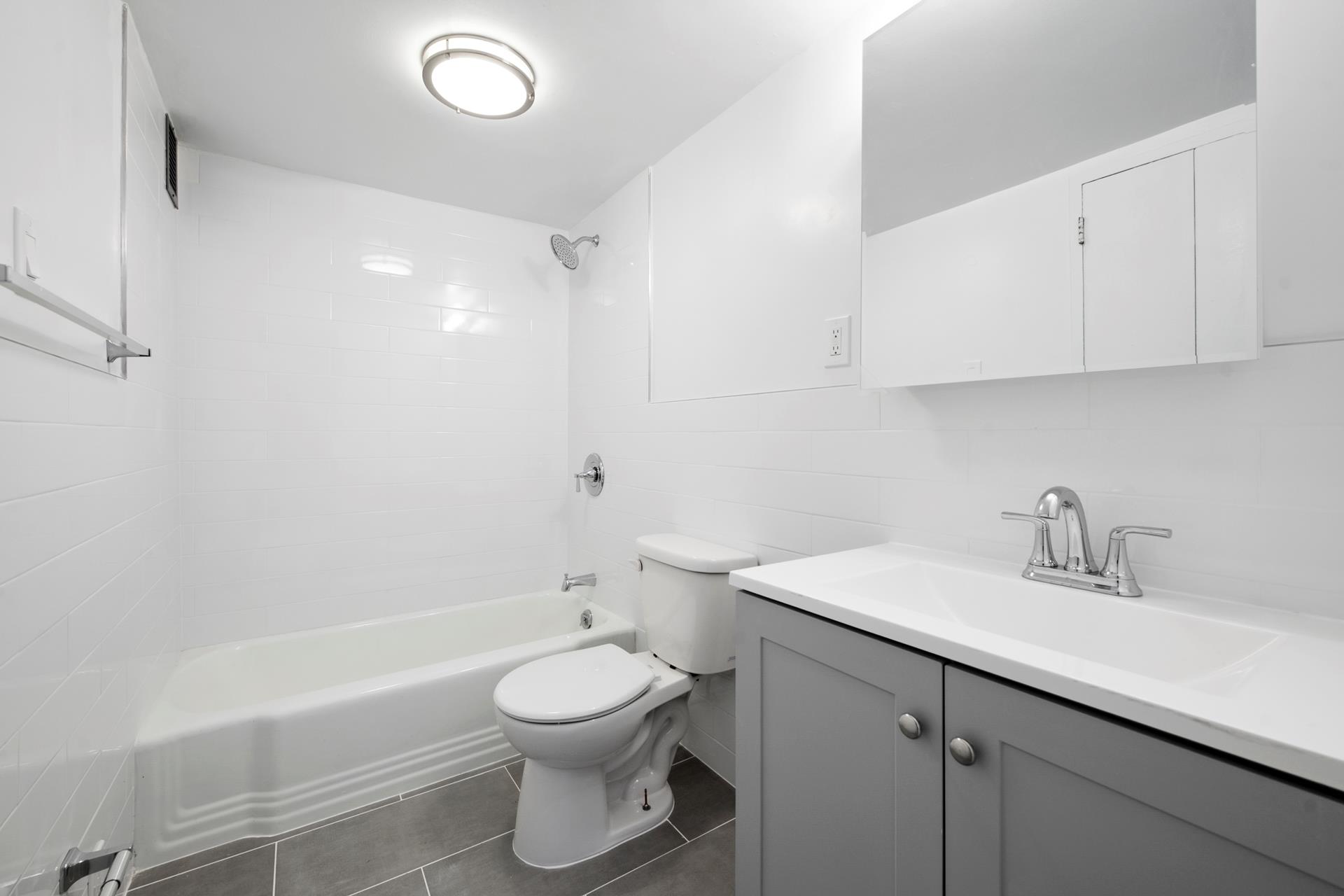 321 East 48th Street 6J, Turtle Bay, Midtown East, NYC - 1 Bathrooms  
3 Rooms - 