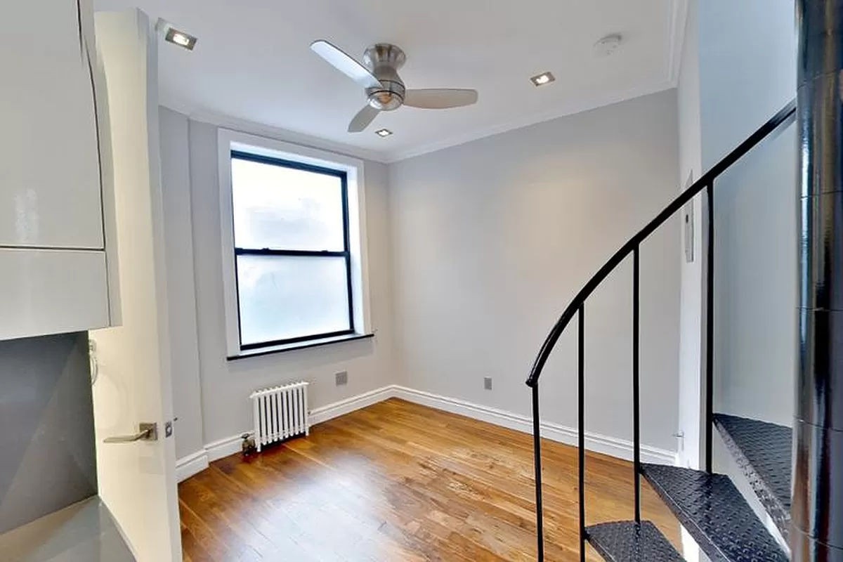 326 East 35th Street 61, Murray Hill, Midtown East, NYC - 1 Bedrooms  
1 Bathrooms  
3 Rooms - 