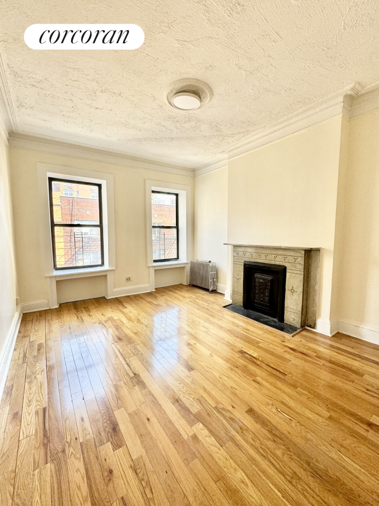 424 East 83rd Street 5E, Yorkville, Upper East Side, NYC - 2 Bedrooms  
1 Bathrooms  
4 Rooms - 