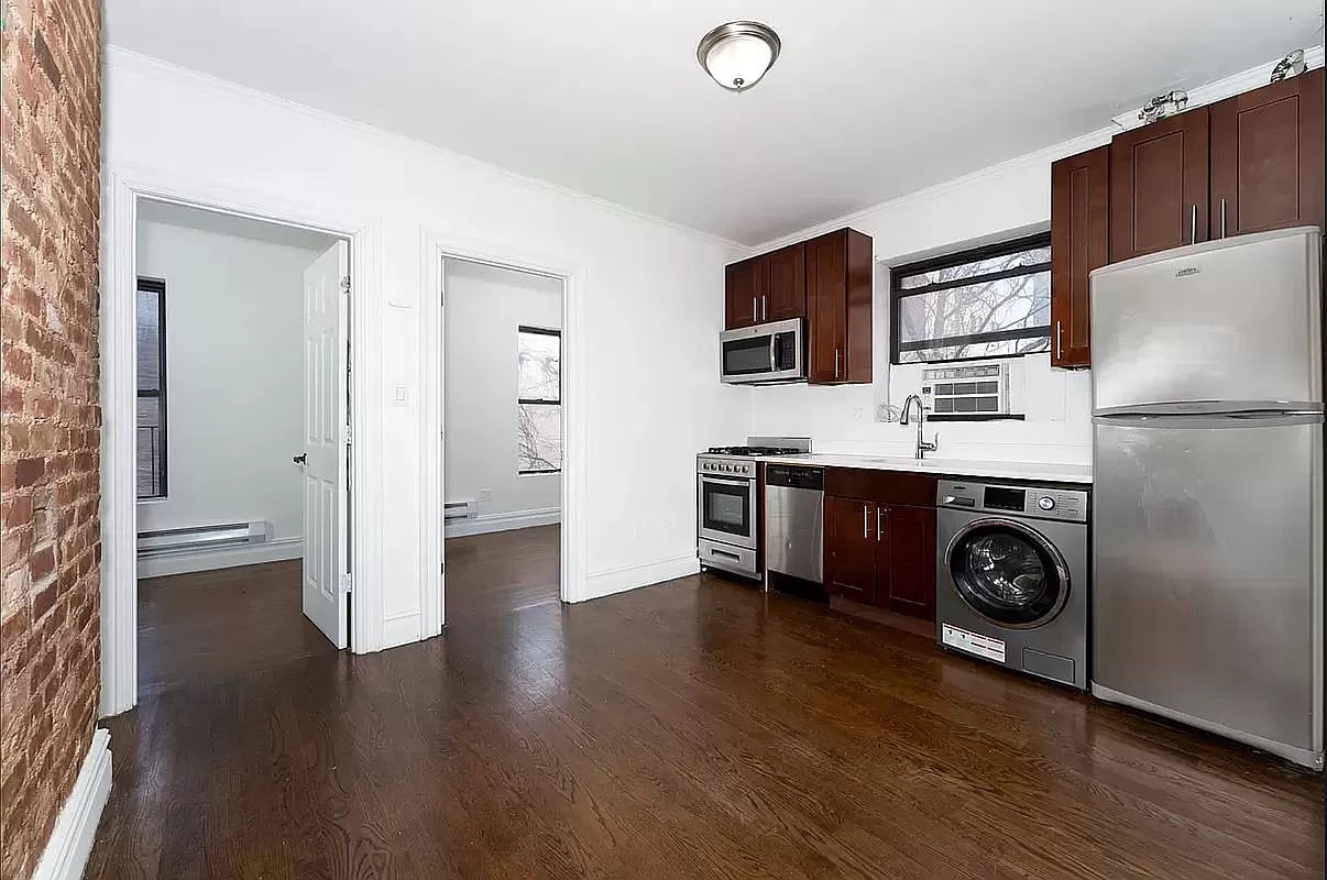 170 East 2nd Street 2B, East Village, Downtown, NYC - 2 Bedrooms  
1 Bathrooms  
3 Rooms - 