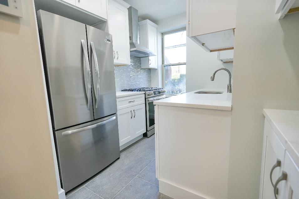 202 Marine Avenue 1, Fort Hamilton, Brooklyn, New York - 2 Bedrooms  
1 Bathrooms  
5 Rooms - 