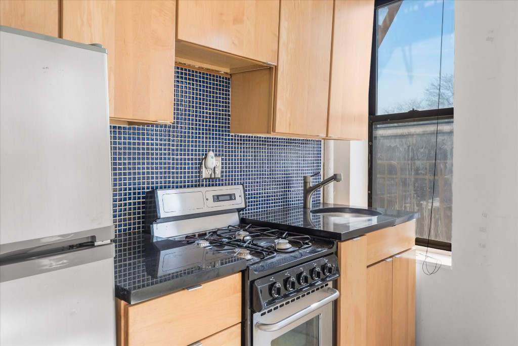 39-75 56th Street, New York, NY 11377, 2 Rooms Rooms,1 BathroomBathrooms,Residential,For Sale,56th,RLMX-98486