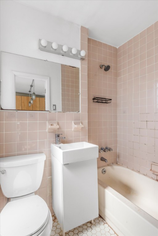 39-75 56th Street, New York, NY 11377, 2 Rooms Rooms,1 BathroomBathrooms,Residential,For Sale,56th,RLMX-98486