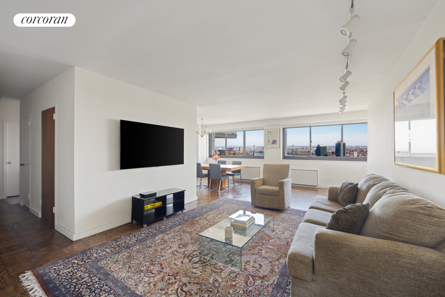 1725 York Avenue 33E, Yorkville, Upper East Side, NYC - 2 Bedrooms  
2 Bathrooms  
5 Rooms - 