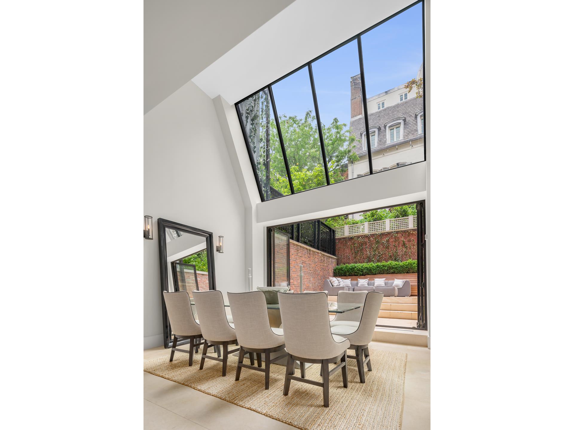 130 East 71st Street, Lenox Hill, Upper East Side, NYC - 5 Bedrooms  
6.5 Bathrooms  
10 Rooms - 