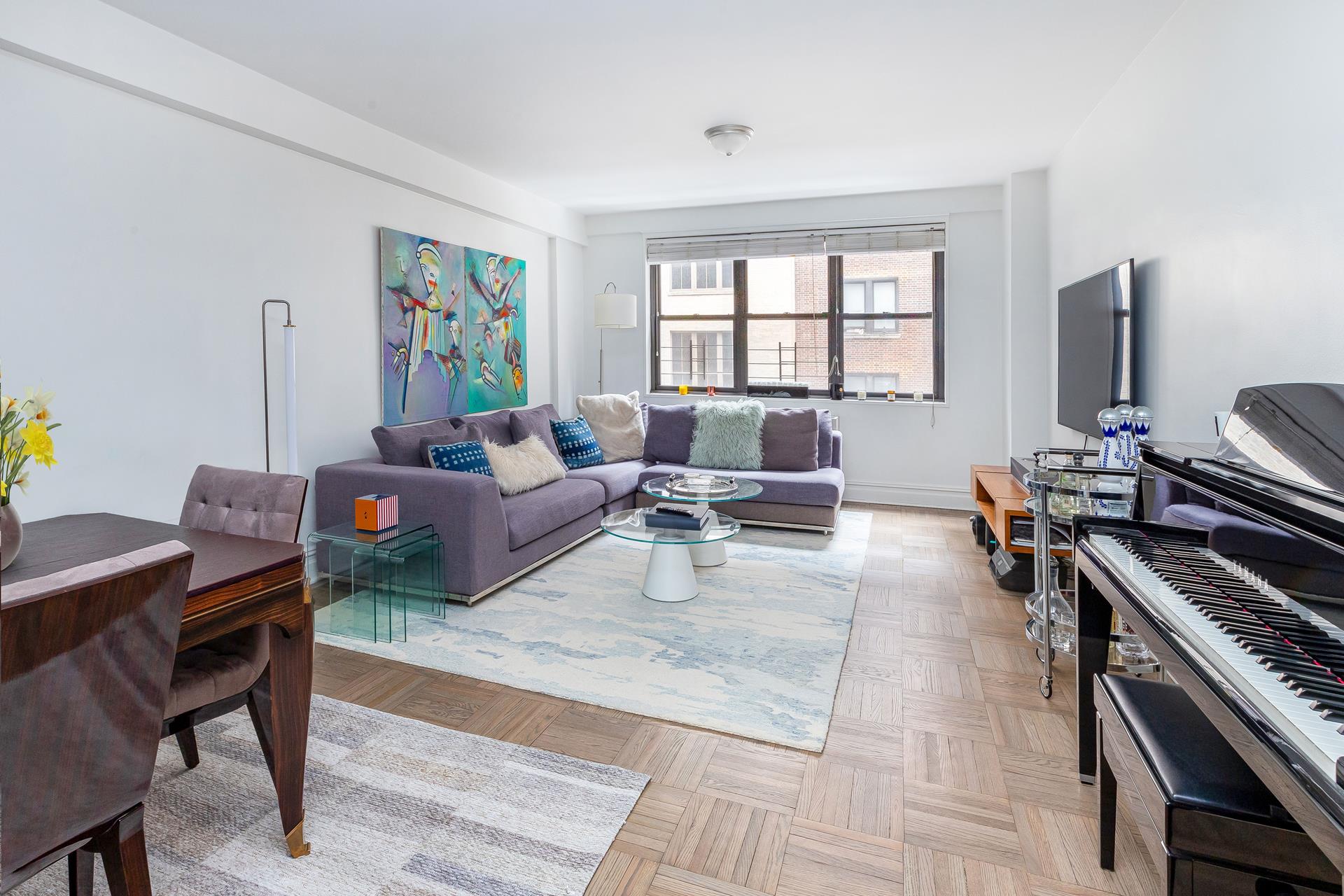 116 Central Park 5A, Central Park South, Midtown West, NYC - 2 Bedrooms  
2 Bathrooms  
5 Rooms - 