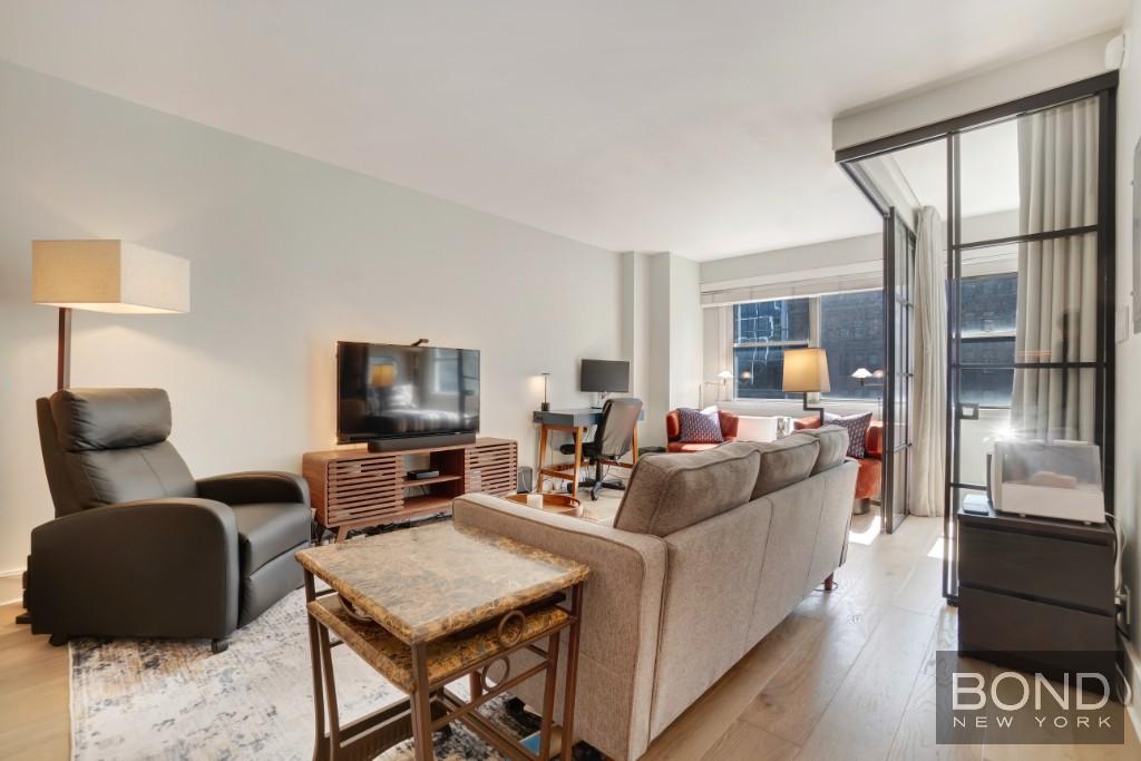 430 West 34th Street 15A, Midtown West, Midtown West, NYC - 1 Bedrooms  
1 Bathrooms  
3 Rooms - 