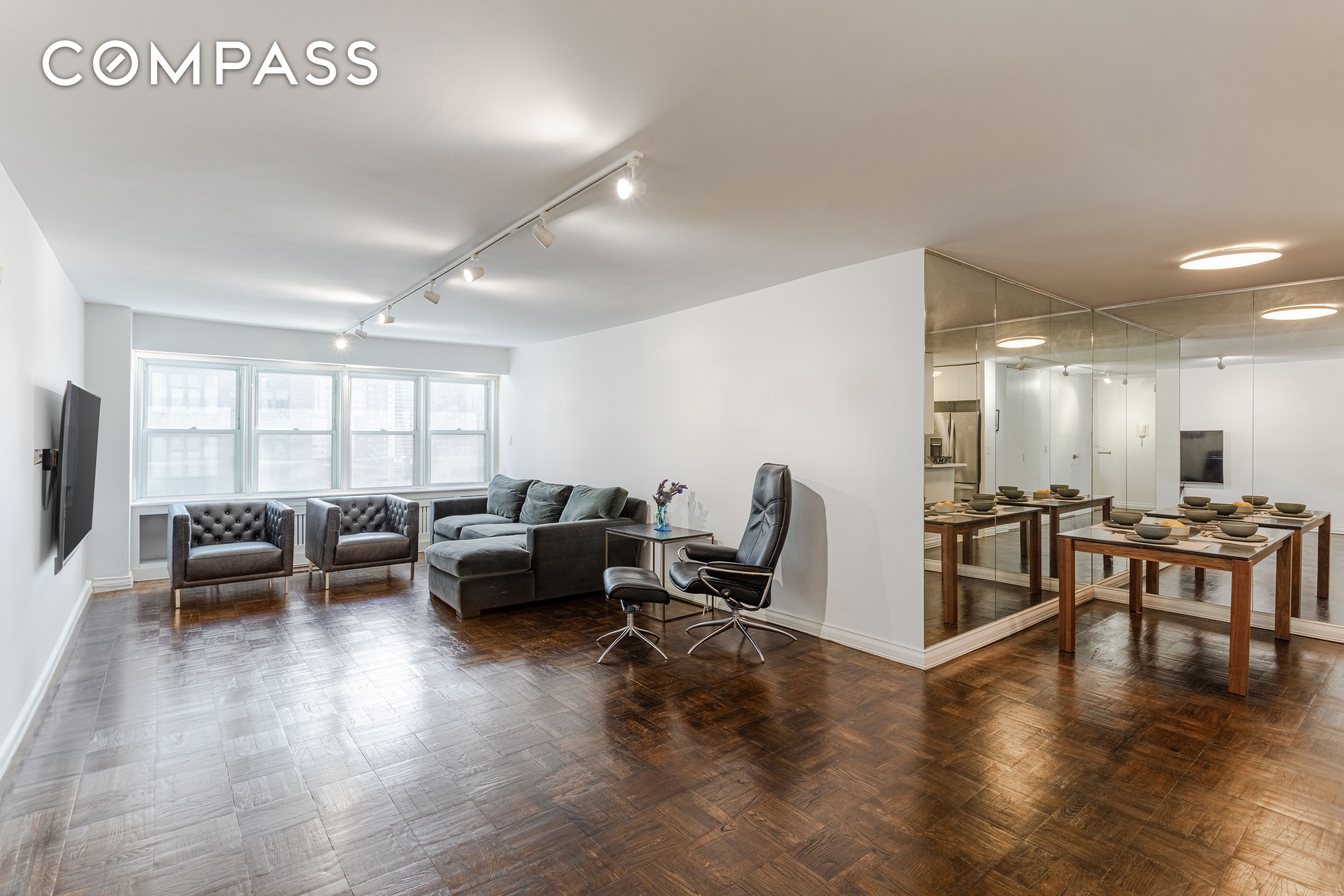 155 East 38th Street 10D, Murray Hill, Midtown East, NYC - 2 Bedrooms  
2 Bathrooms  
5 Rooms - 