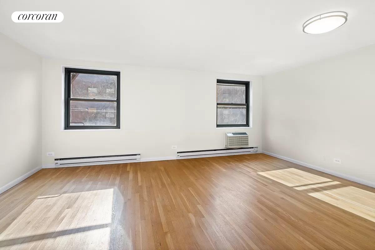 133 Barrow Street 5B, West Village, Downtown, NYC - 2 Bedrooms  
1 Bathrooms  
4 Rooms - 