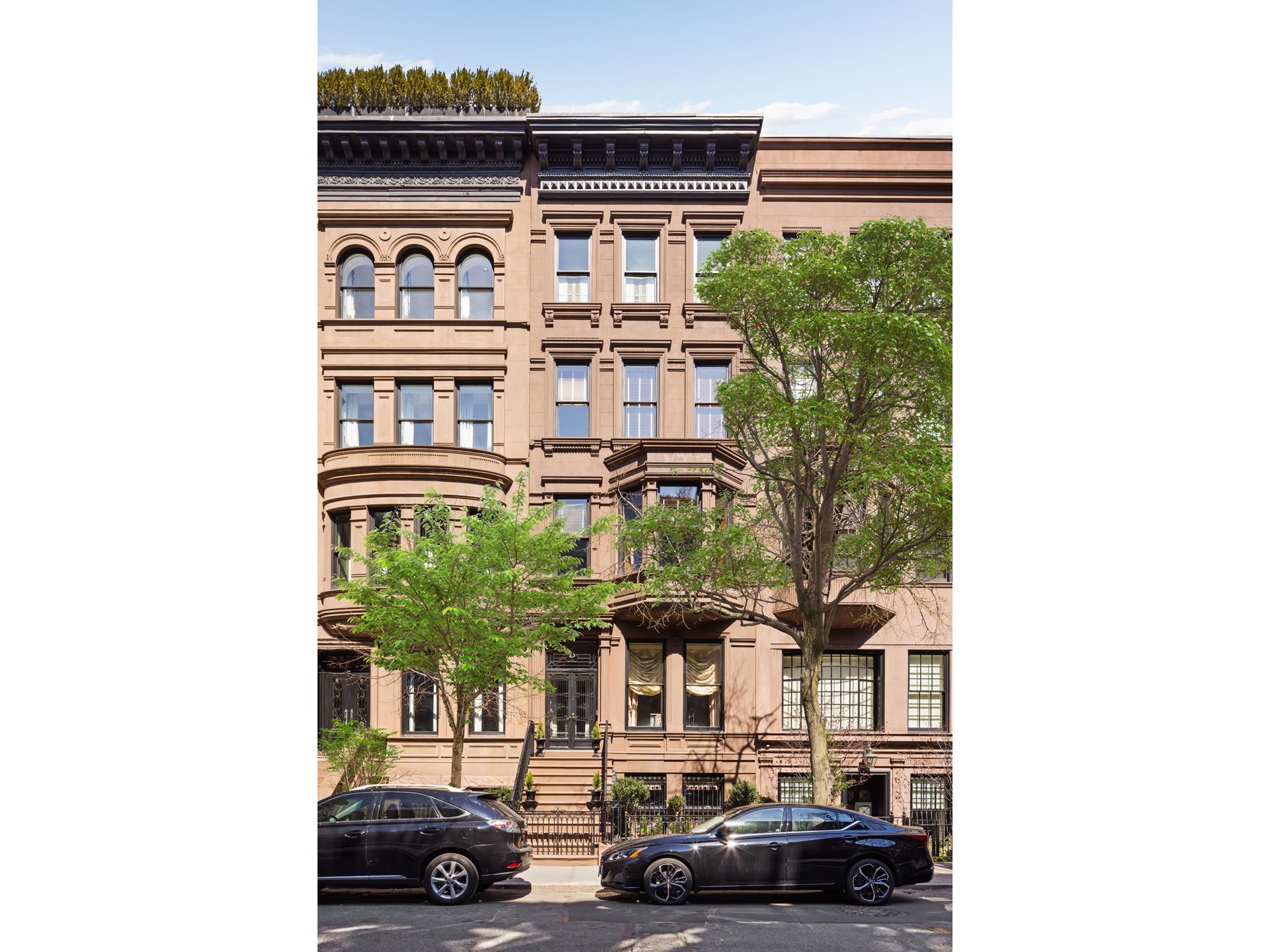 15 East 93rd Street, Carnegie Hill, Upper East Side, NYC - 6 Bedrooms  
5.5 Bathrooms  
15 Rooms - 