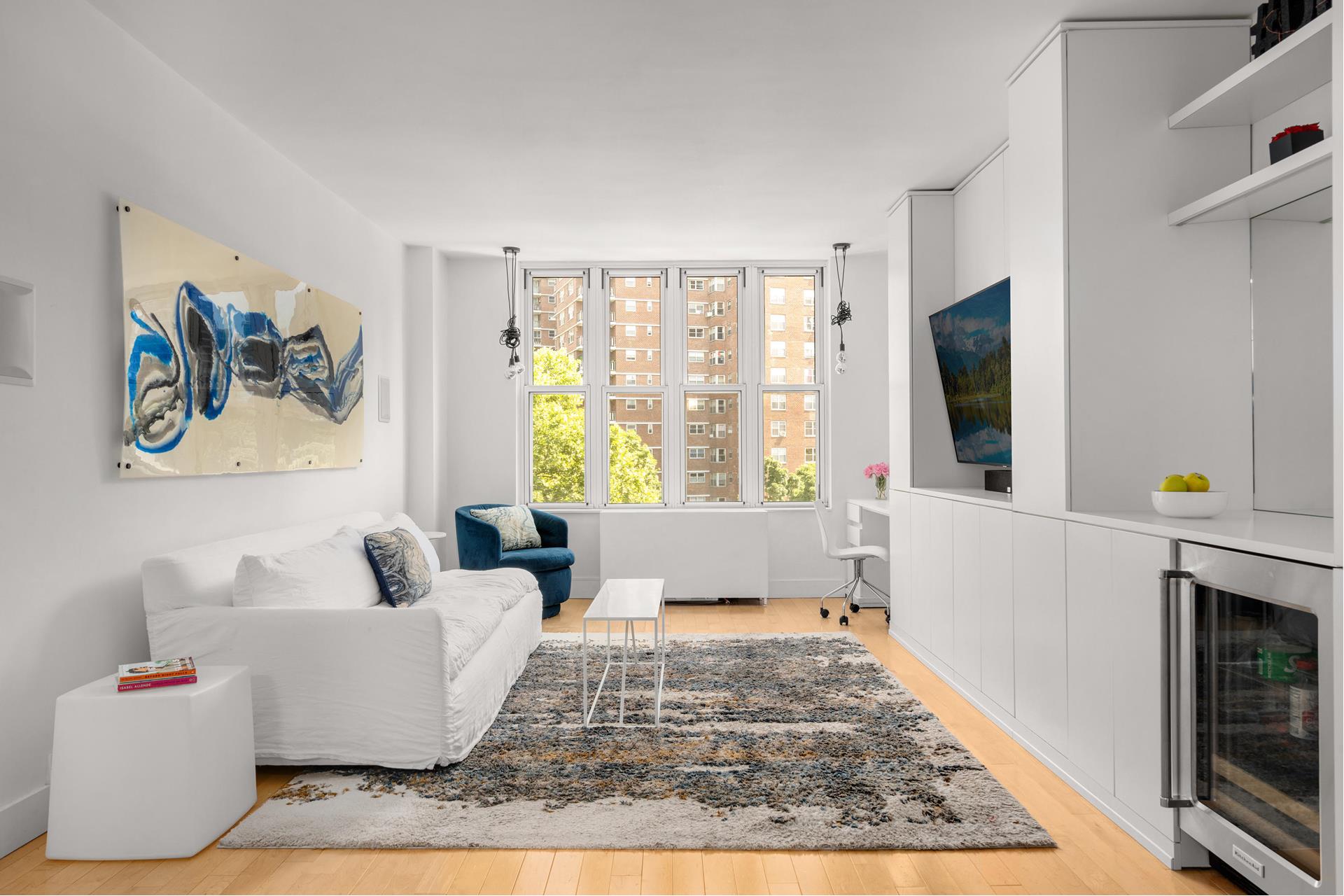 344 West 23rd Street 6A, Chelsea, Downtown, NYC - 2 Bedrooms  
2 Bathrooms  
4 Rooms - 