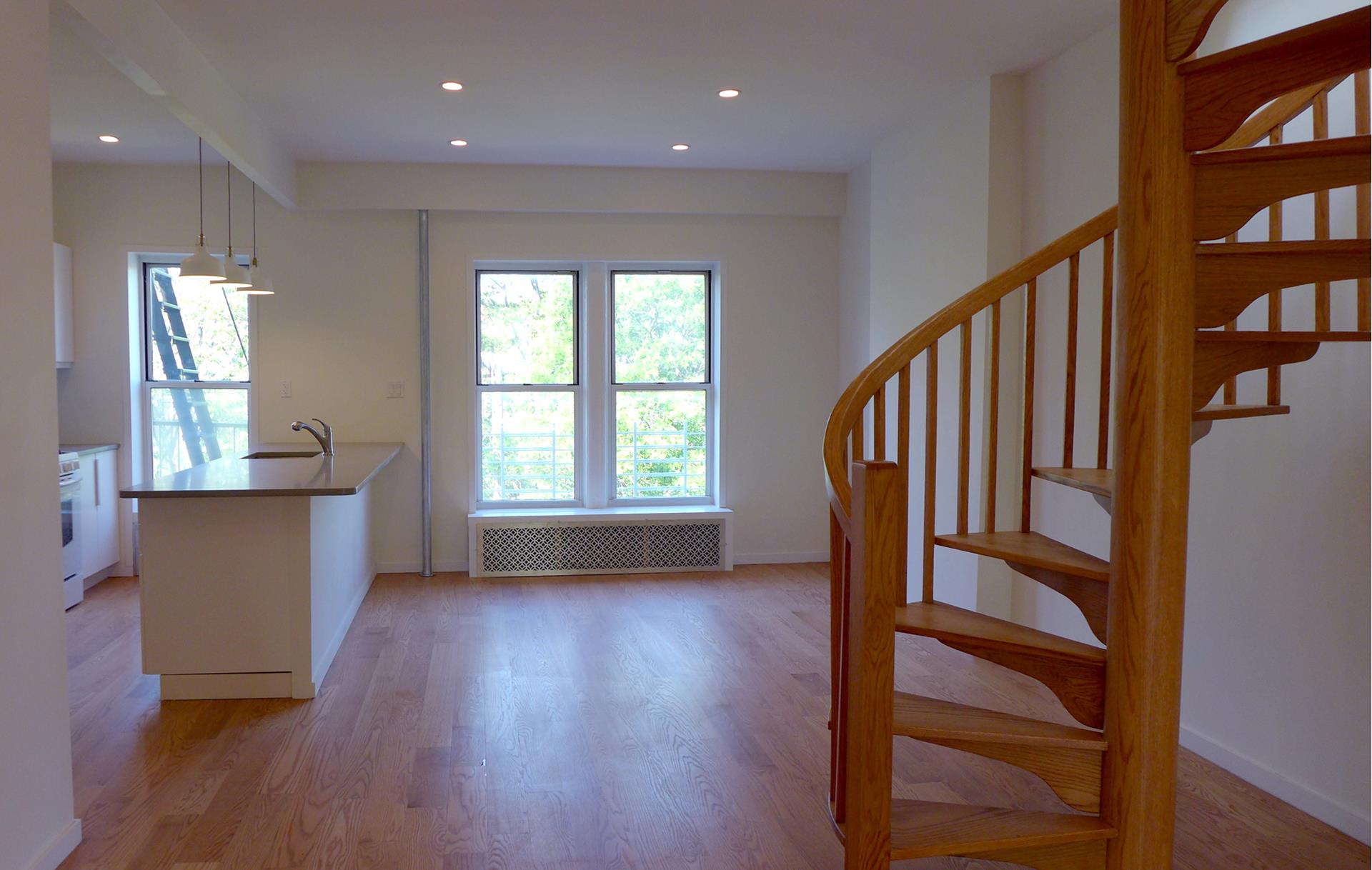 305 6th Street 2, Park Slope, Brooklyn, New York - 3 Bedrooms  
2 Bathrooms  
6 Rooms - 