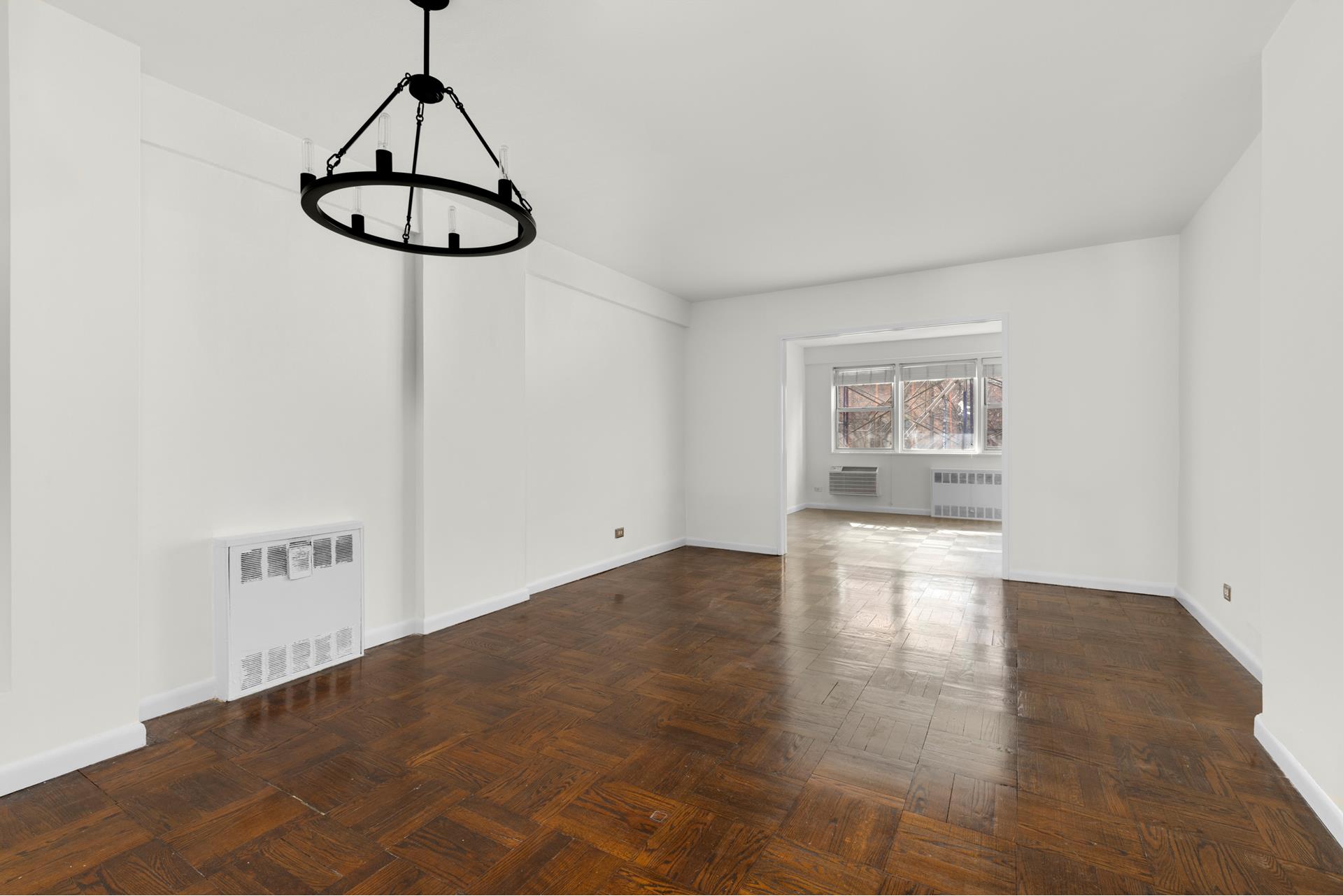 404 East 66th Street 3D, Lenox Hill, Upper East Side, NYC - 2 Bedrooms  
1 Bathrooms  
4 Rooms - 