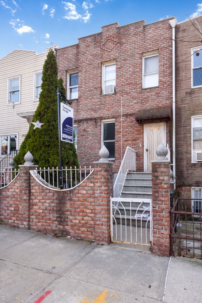 290 17th Street, Greenwood Heights, Brooklyn, New York - 3 Bedrooms  
3 Bathrooms  
10 Rooms - 