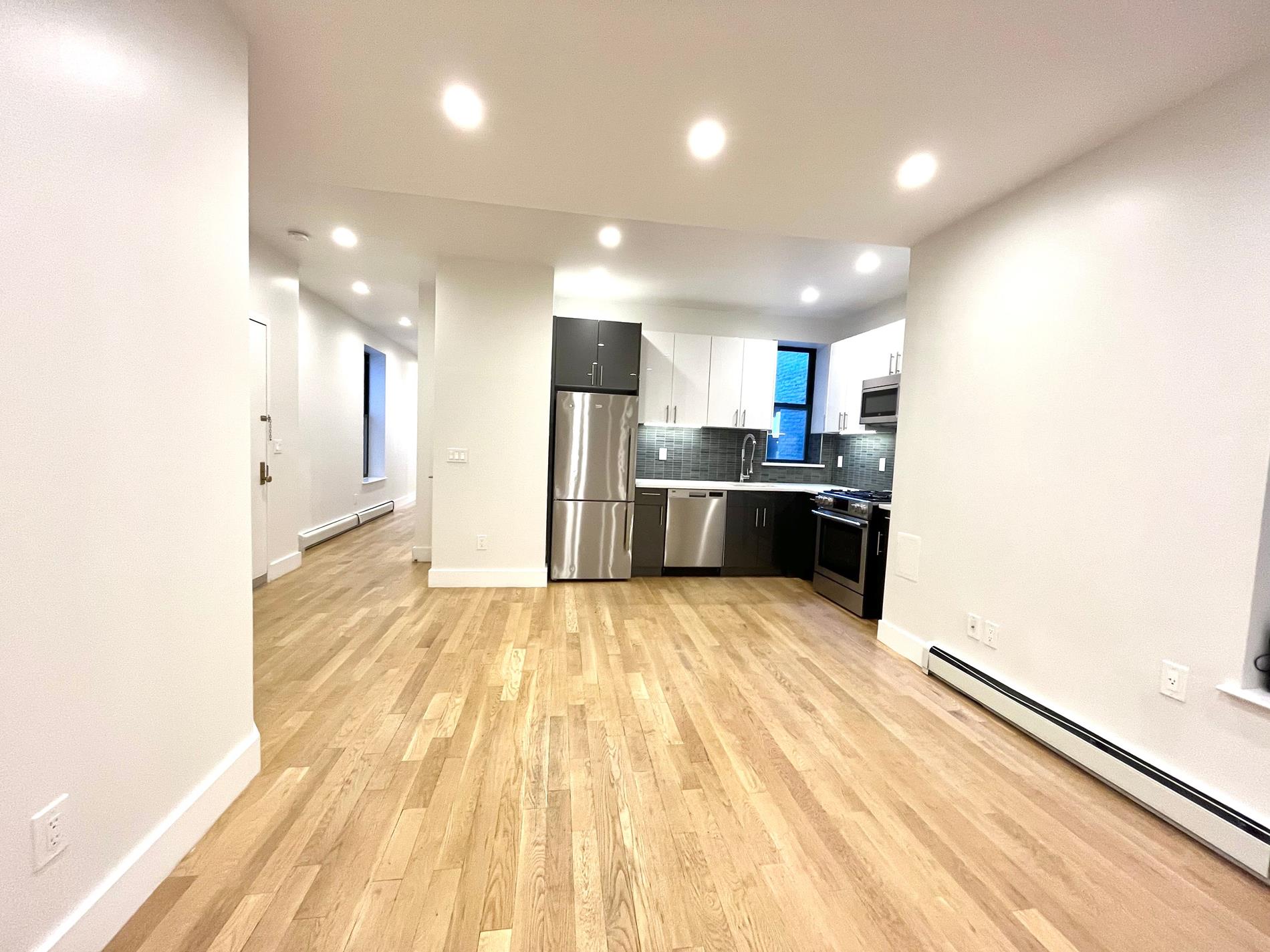 2053 Frederick Douglass Boulevard 4-C, West Harlem, Upper Manhattan, NYC - 4 Bedrooms  
1.5 Bathrooms  
5 Rooms - 