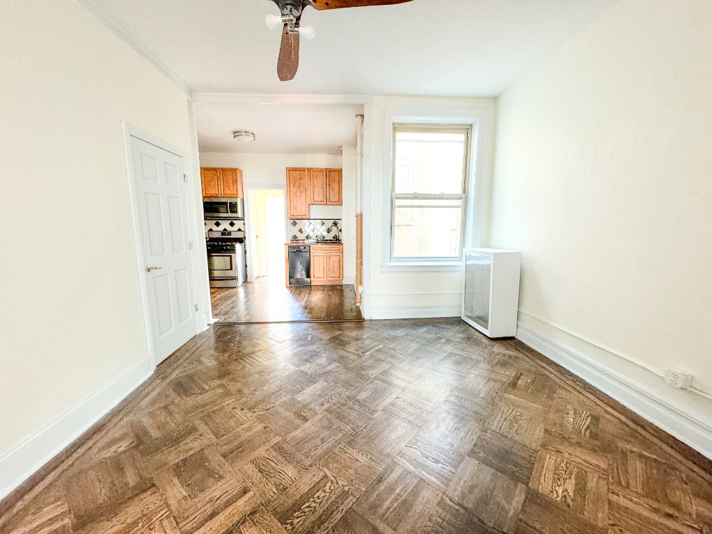 580 Grand Street 1, Williamsburg, Brooklyn, New York - 4 Bedrooms  
1 Bathrooms  
6 Rooms - 