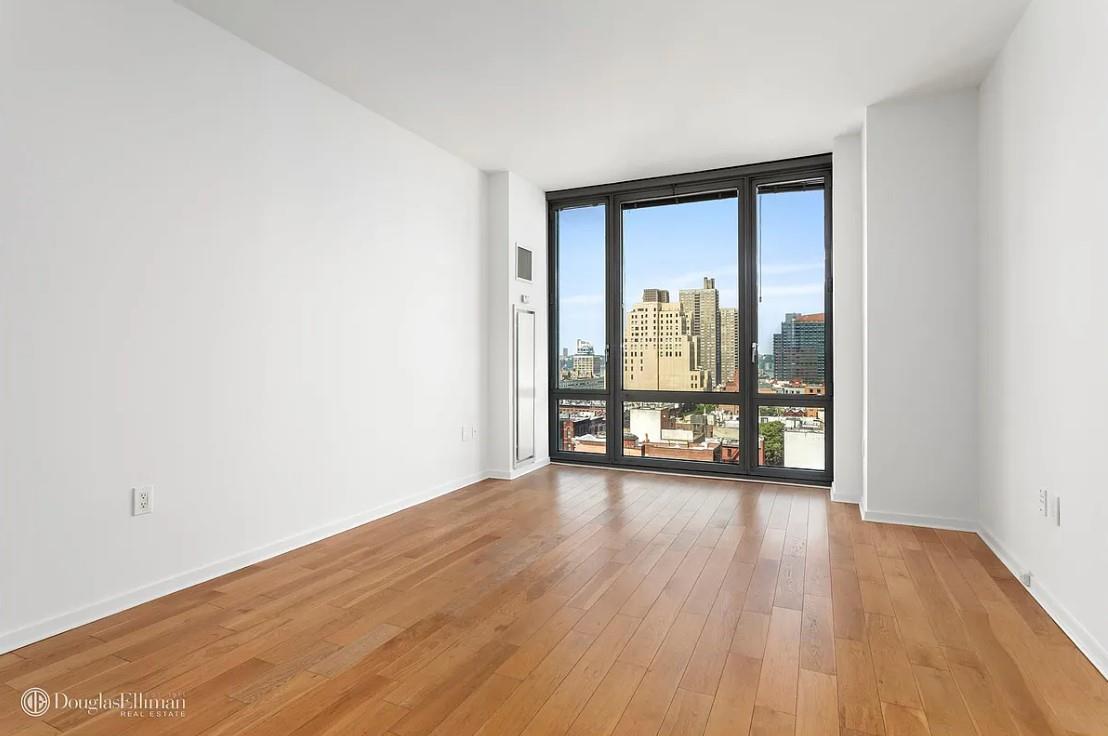 310 West 52nd Street 12D, Hells Kitchen, Midtown West, NYC - 1 Bedrooms  
1 Bathrooms  
3 Rooms - 