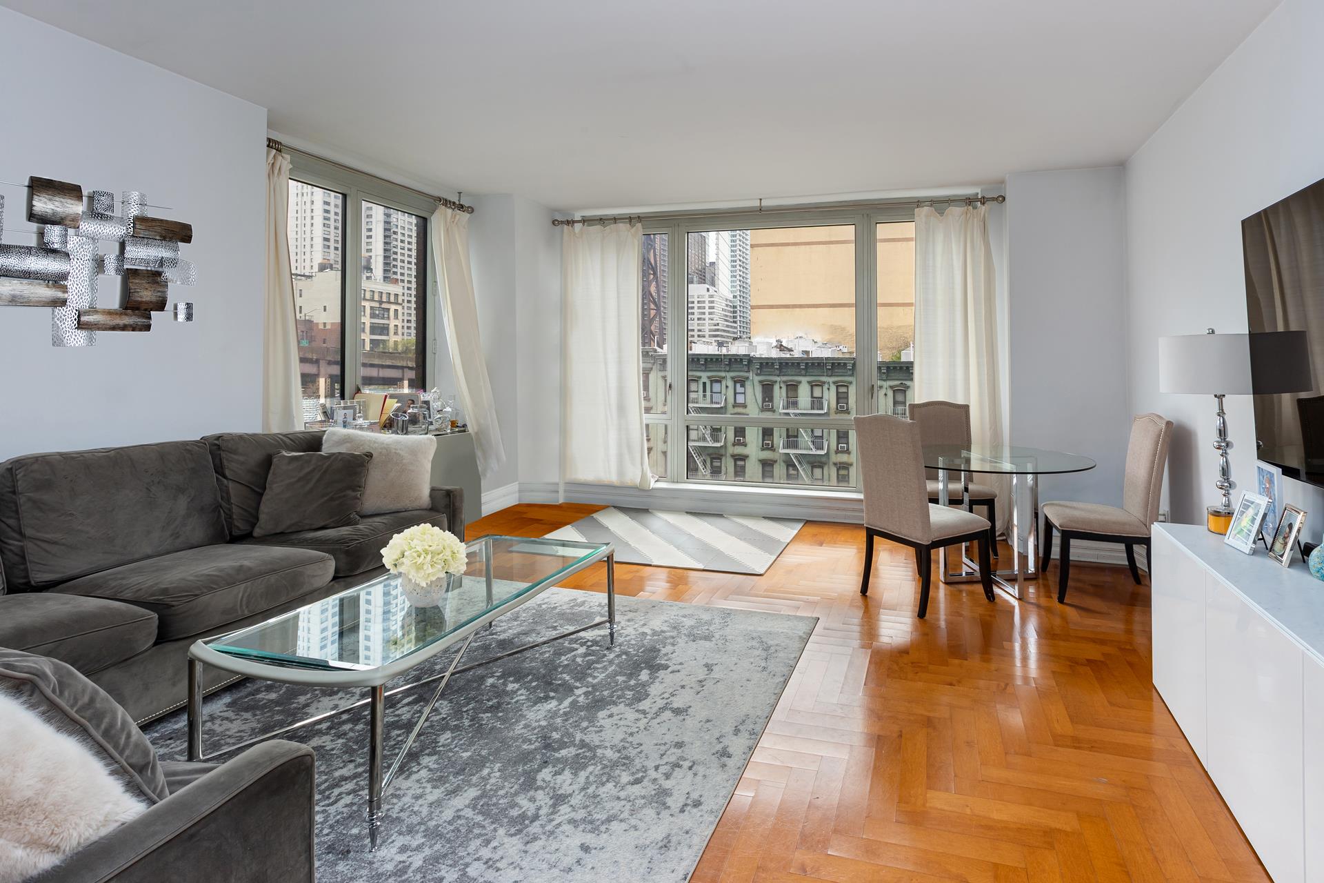 401 East 60th Street 5B, Lenox Hill, Upper East Side, NYC - 2 Bedrooms  
2 Bathrooms  
4 Rooms - 