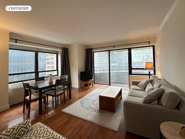 240 East 47th Street 8F, Turtle Bay, Midtown East, NYC - 2 Bedrooms  
1.5 Bathrooms  
5 Rooms - 